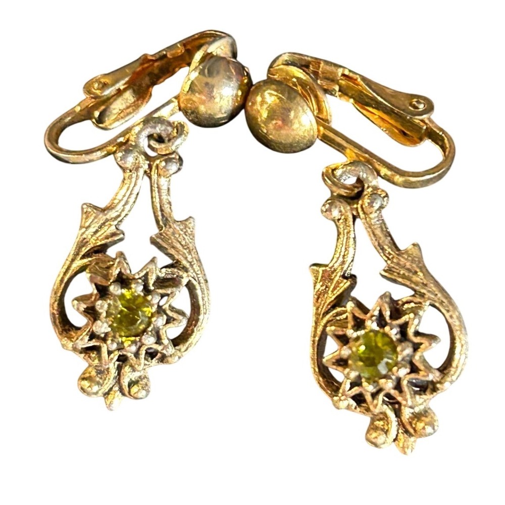 Vintage Sarah Coventry Gold Tone Peridot Green Rhinestone Drop Clip On Earrings